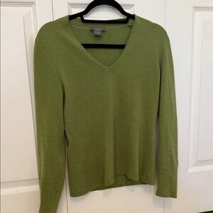 Ann Taylor Cashmere V-Neck Sweater in Moss Green 100% cashmere